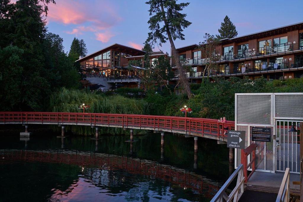 Brentwood Bay Resort & Spa Eksteriør billede