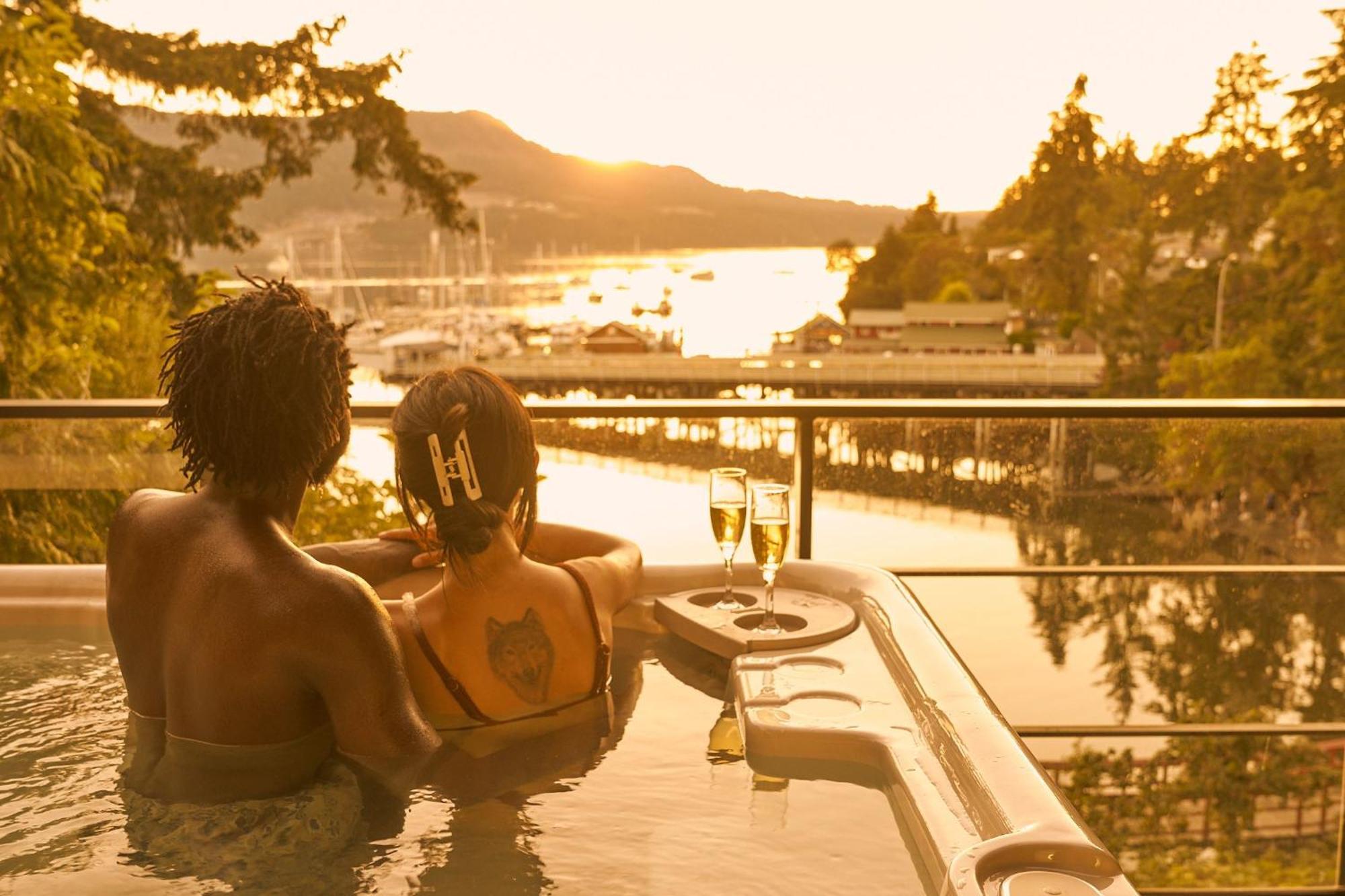Brentwood Bay Resort & Spa Eksteriør billede